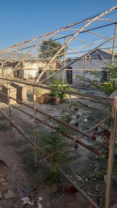 2 сотокли парник  атапленияси билан сотилади