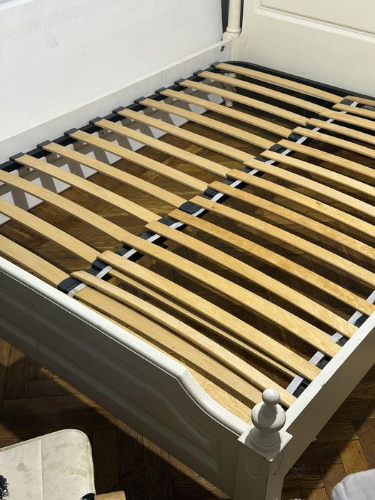 Продам деревяннуню кровать икеа