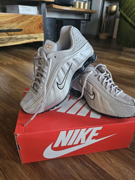 Оригинални маратонки Nike  Air Shox R4