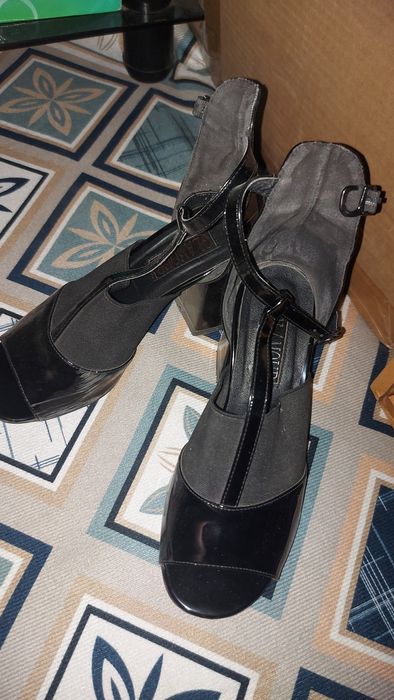 Продам летнию обувь