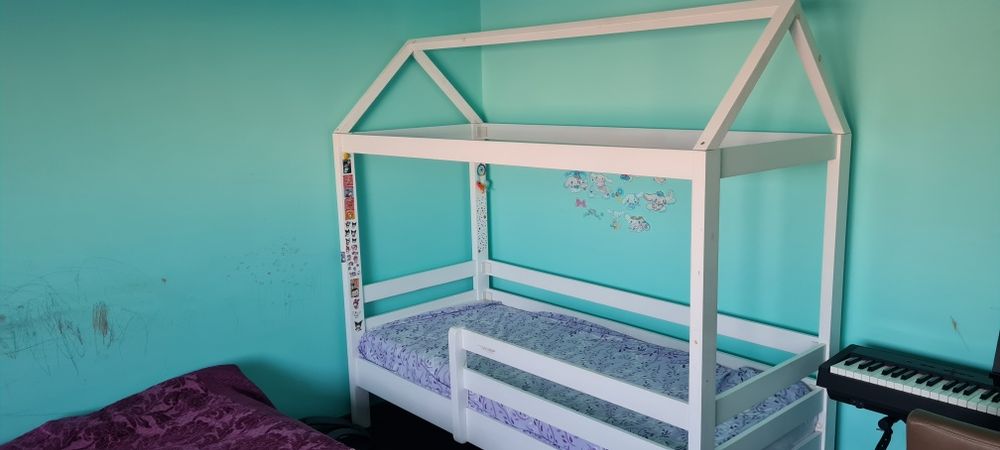 Продам кровать с матрасом