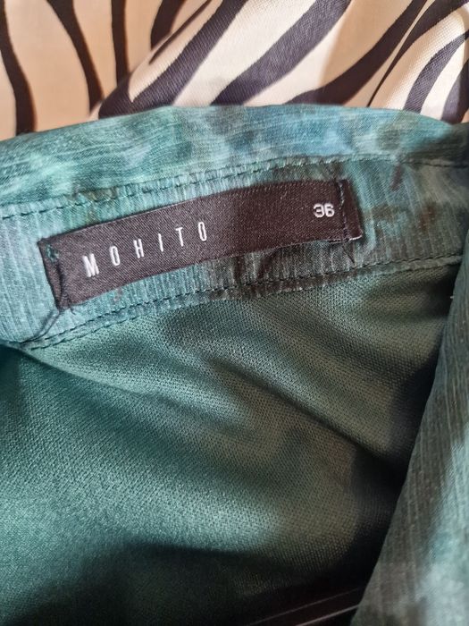 Рокля  MOHITO в тъмнозелени цвят с флорални мотиви