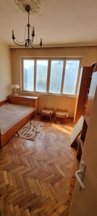 2096-Продава се двустаен апартамент на нисък етаж в центъра!