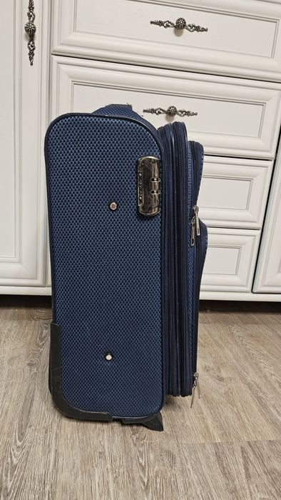 Продам чемодан размер s