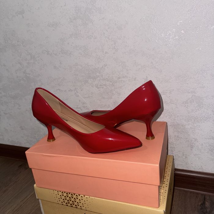 Красный туфли Новый