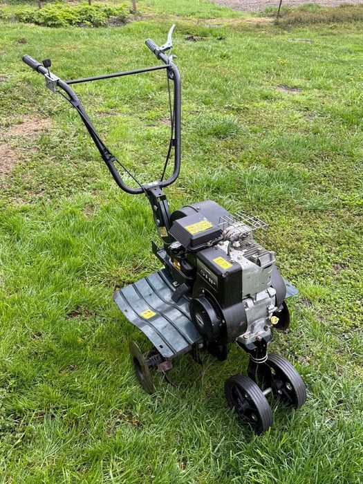 Masina de tuns iarba Motocultor