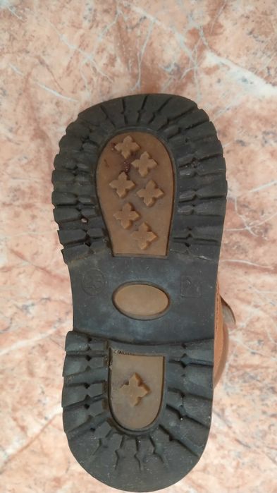 Продам демисезонные ботиночки 23