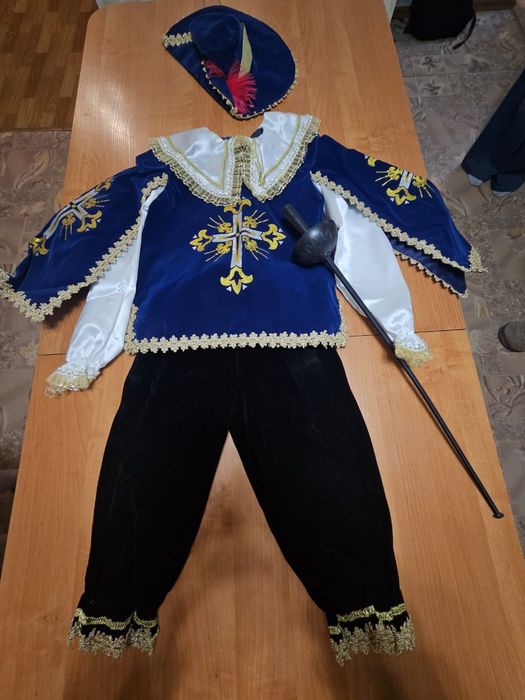 Новогодний костюм "мушкетёр"