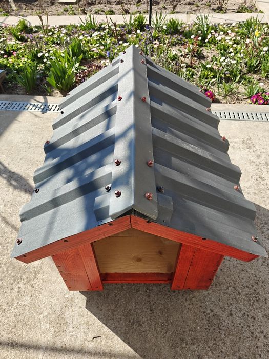 Cușcă de câine din scândură groasa