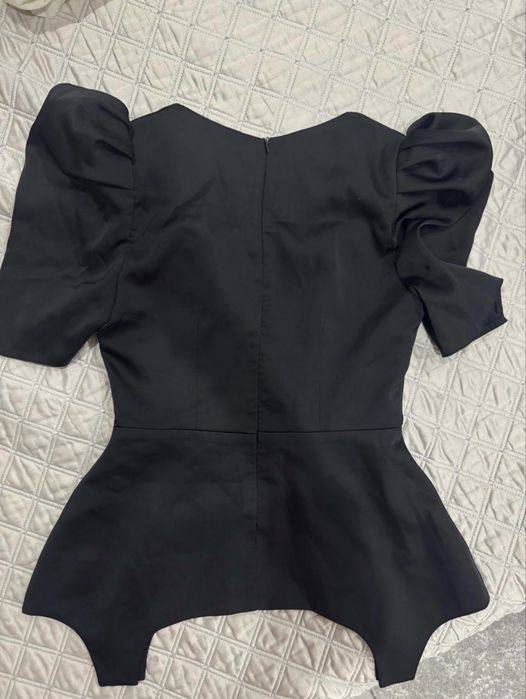 Черная блузка-корсет