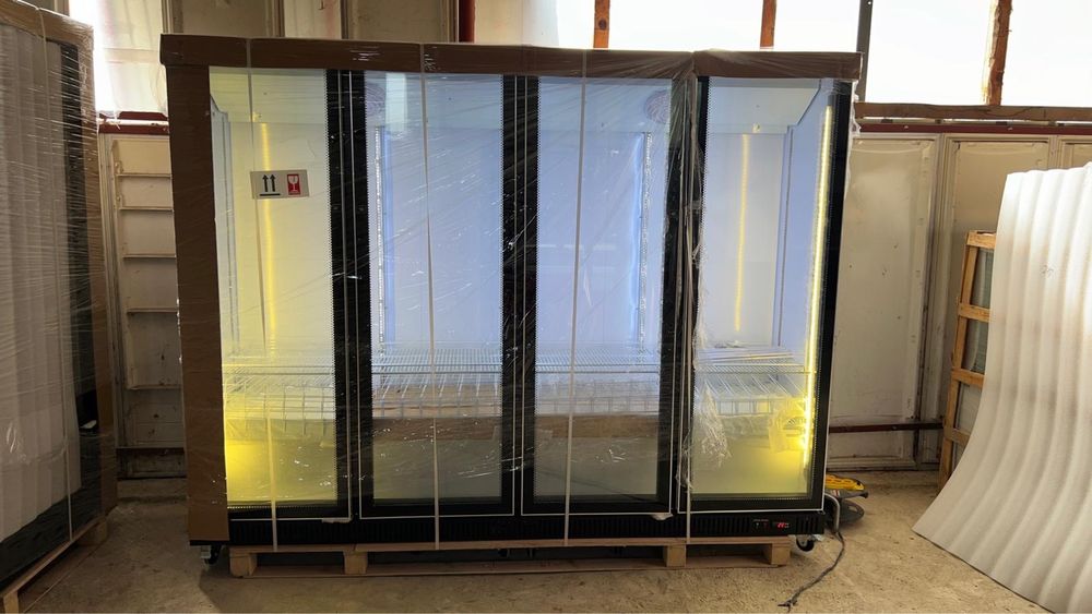 Vitrina frigorifica cu 4 usi ideala pentru bauturi si racoritoare