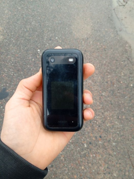 Nokia 2660 flip sotiladi