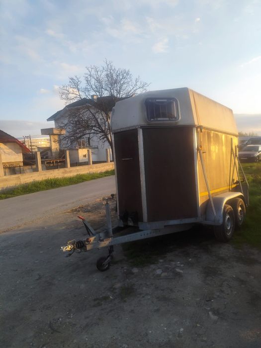 Inchiriez remorca pentru animale