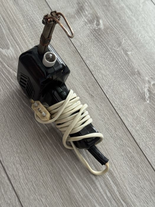 Pistol de lipit romanesc
