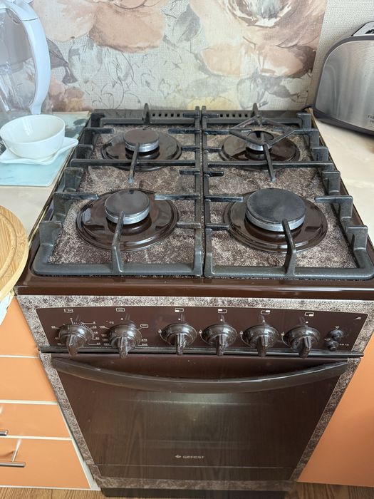 Продам газовую плиту