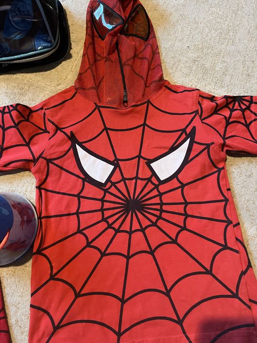 Сет 2 блузи spiderman, лампа и прожектор spiderman и чанта spiderman