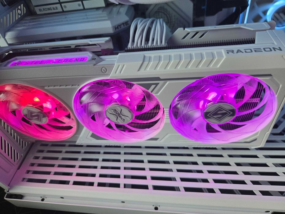AMD Radeon RX 9070 XT продавам с гаранция