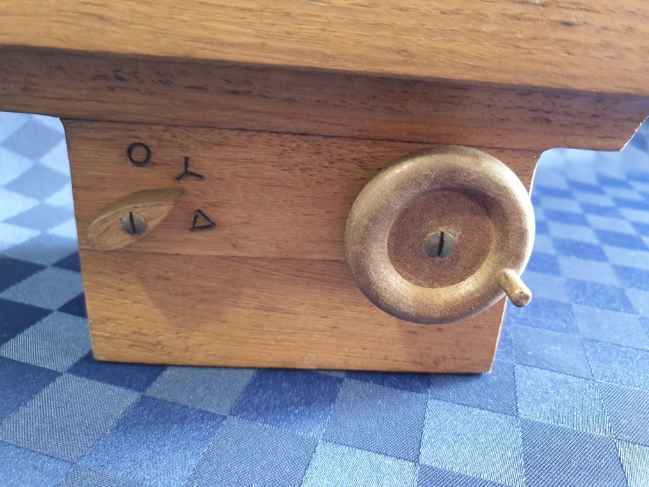 Модел на дърводелска фреза-играчка