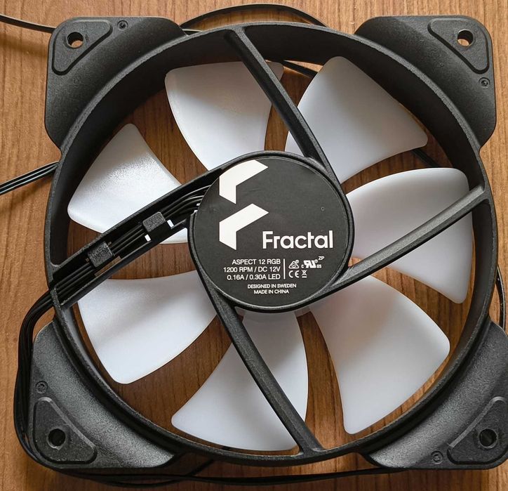 Ventilatoare Fractal Design ARGB si Black