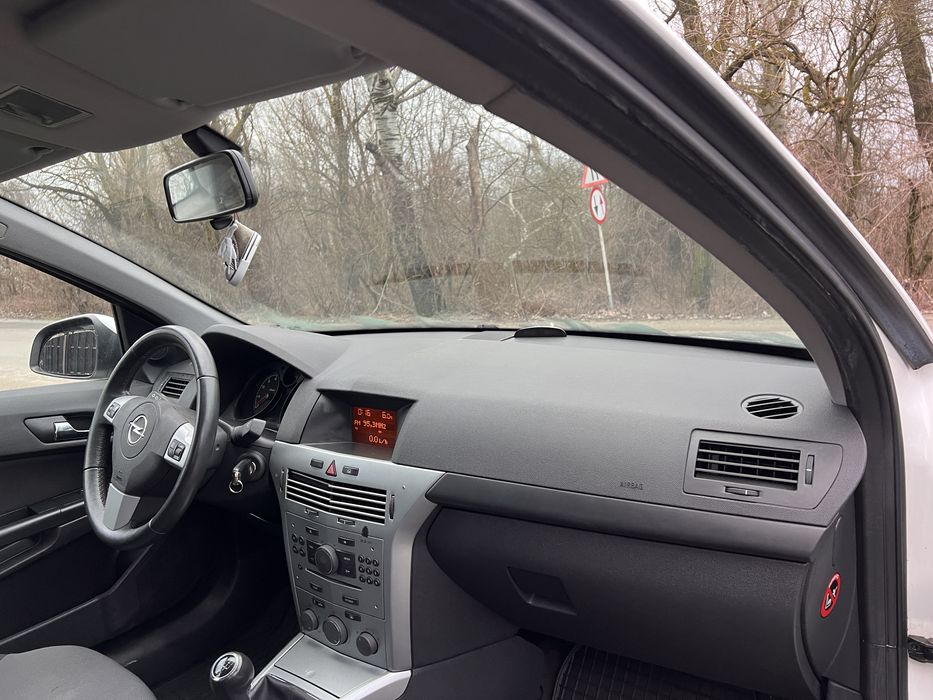 Opel Astra H 2013 Rulaj doar 100.000 real