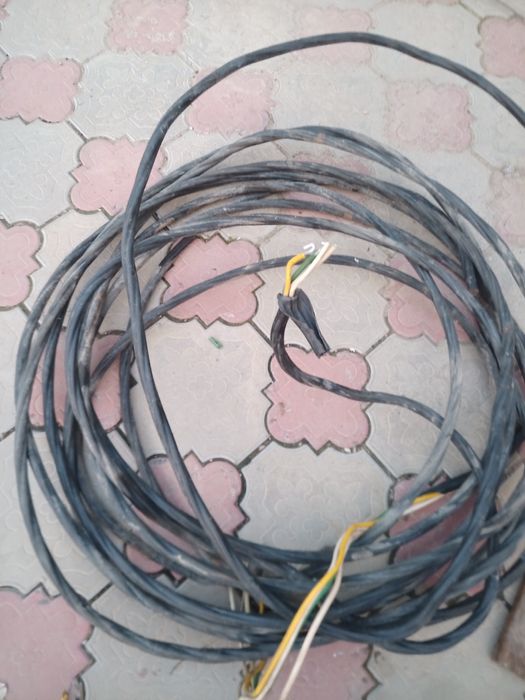 Кабель куски примерно 20м