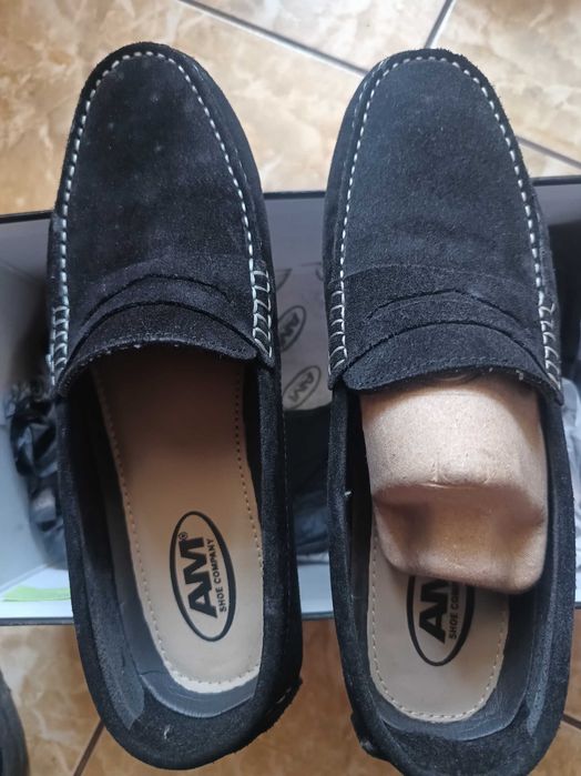 Pantofi bărbați din piele intoarsa eleganți.