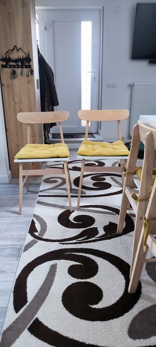 Vând masa +4 scaune