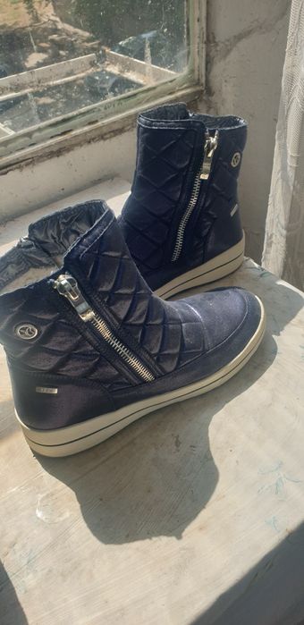 Зимни боти Caprice