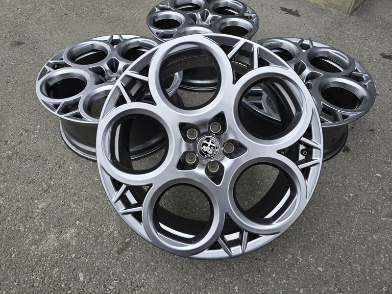 21цола Alfa Romeo Алфа 4бр Оригинални