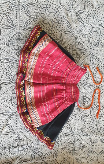 Автентични детски- кърлянка и престилка от Хърцайска носия.