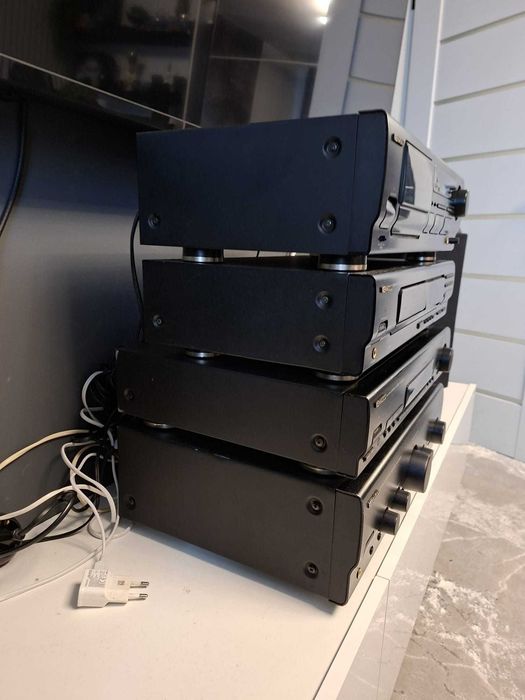 Linie audio Kenwood + boxe Triton T+A R90