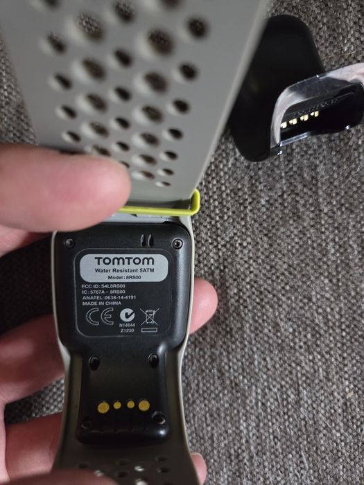 TomTom gps спортен часовник за тичане, плуване, каране на колело