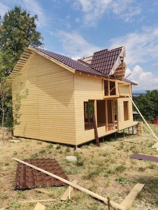 Executăm cabane la comandă tip A frem