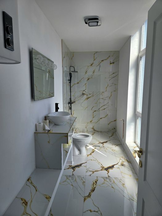 Camere duble cu baie proprie de inchiriat