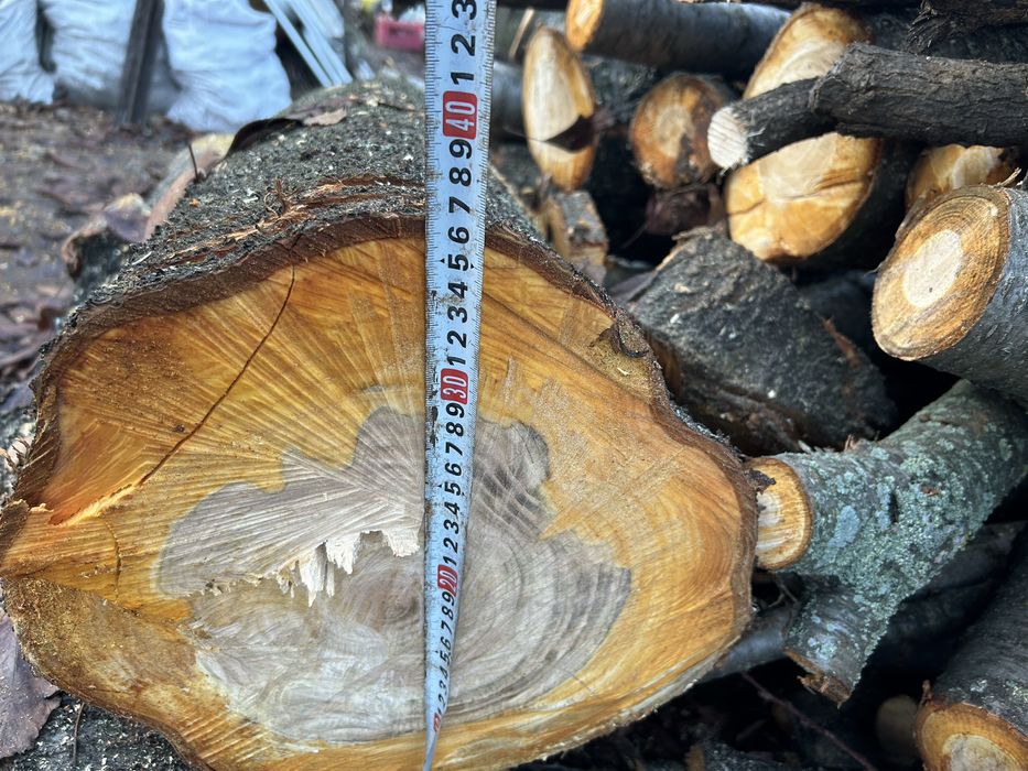 Черешов дървен материал