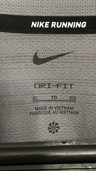Nike Dri-FIT блуза за бягане с дълги ръкави