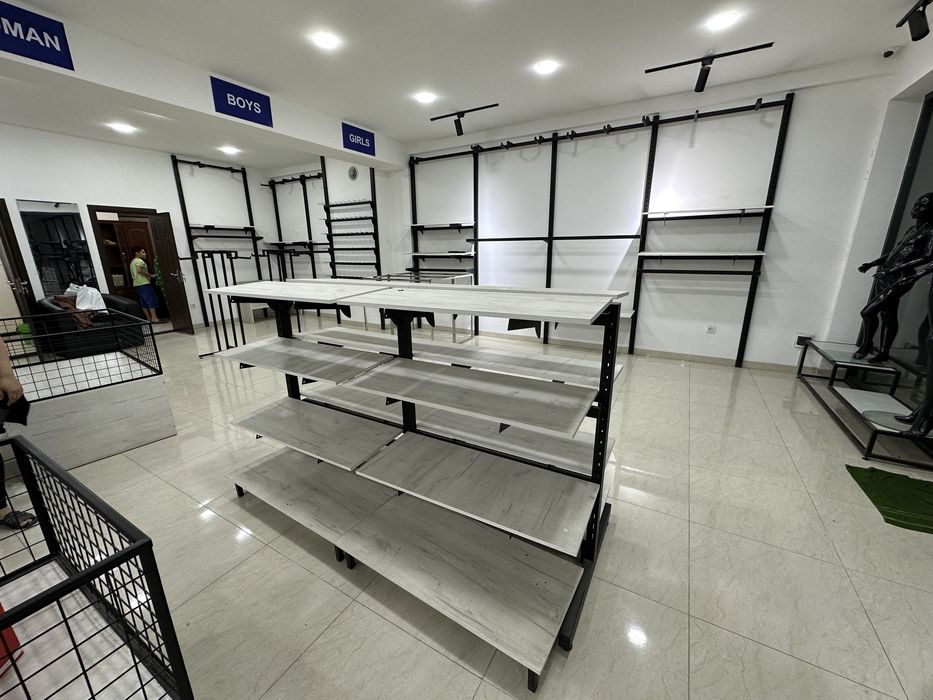 Стилаж Stilaj koplekt kiyim dokon uchun zavoda qilingan lazerda.