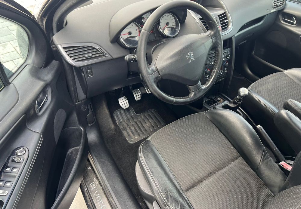Peugeot 207 cu panoramic