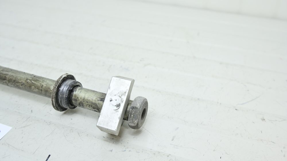 Ax Roata Spate Cu Distantieri BMW F700GS / F800GS 2012 - 2016