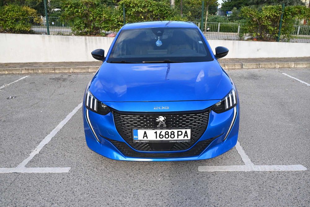 продава се PEUGEOT 208 GT-line 2022 година