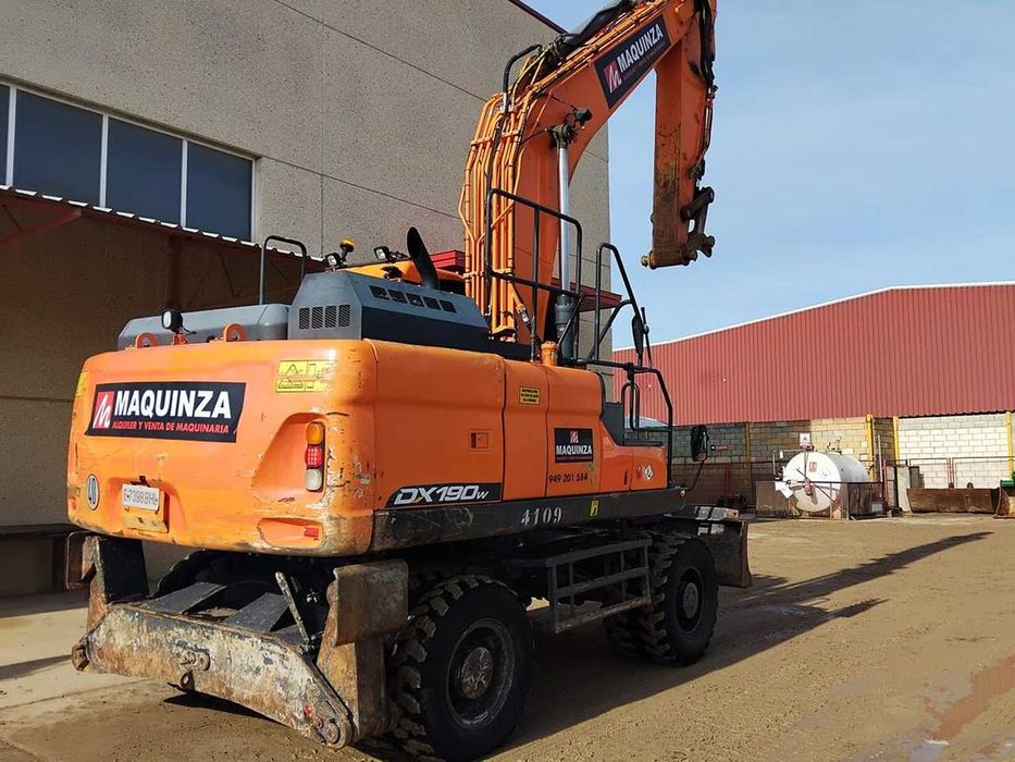 Колесный экскаватор Doosan DX190W-5