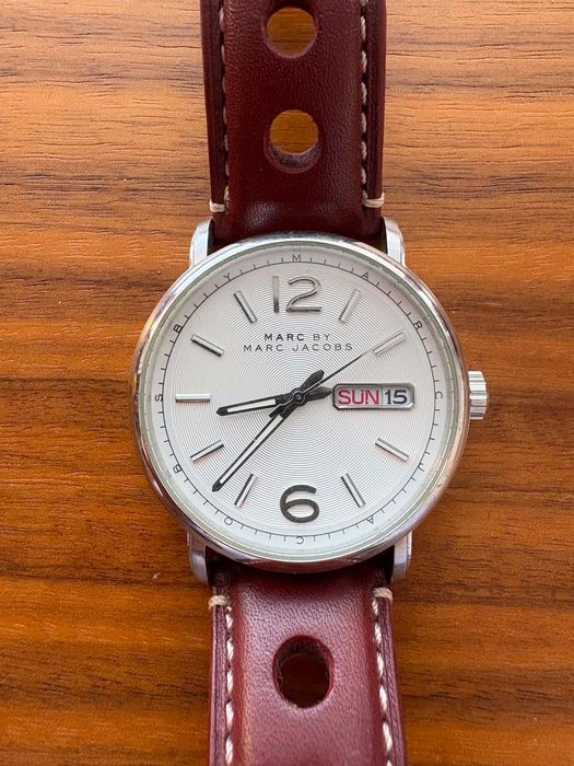 Часовник Marc by Marc Jacobs