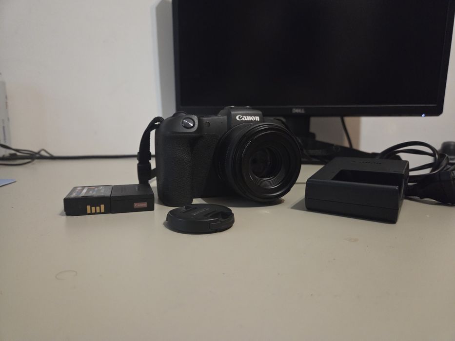 Camera mirrorless: Canon EOS RP + obiectiv 50 mm 1.8 + 2 baterii