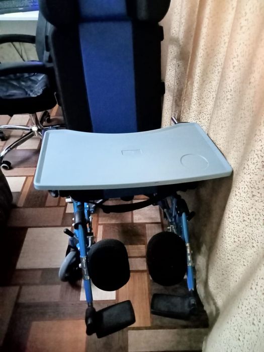 Продается детская инвалидная коляска