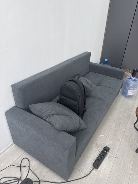 Диван синего цвета