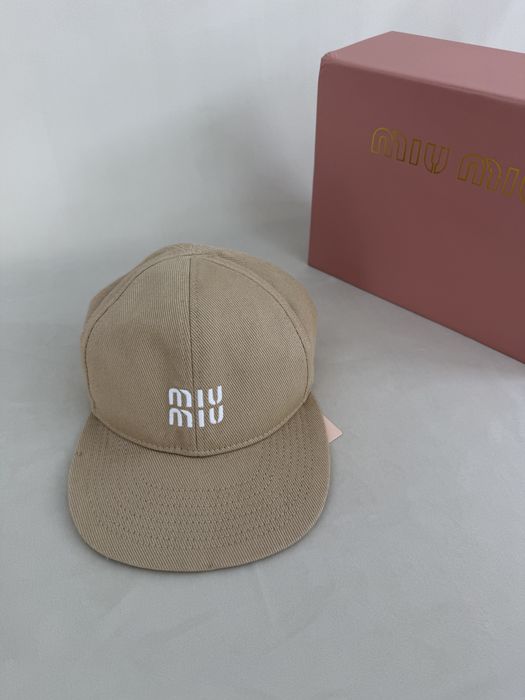 Стилни шапки MiuMiu