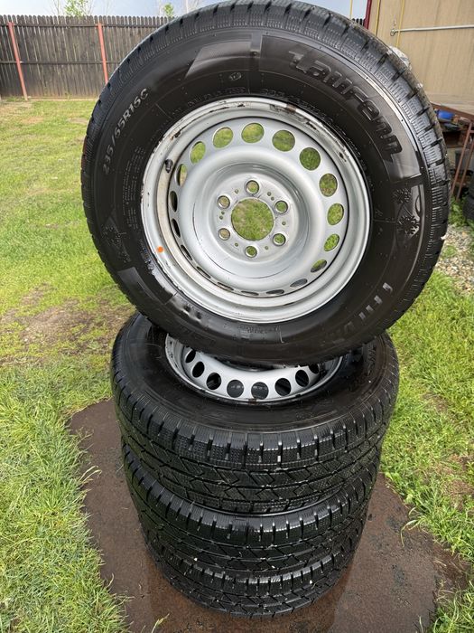 Vând set jante cu anvelope 235/65/16C