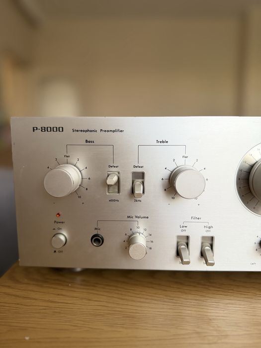 Onkyo P-8000 стерео предусилвател