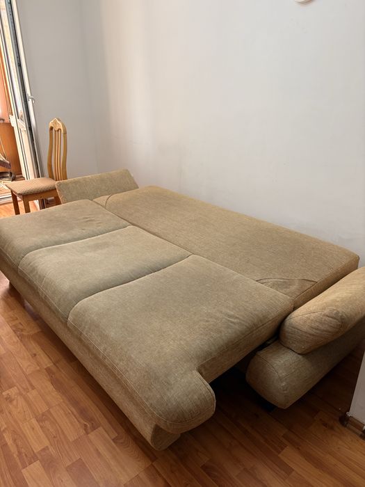 Продается диван, требует химчистки