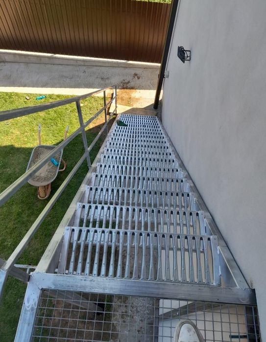 Vănd scări galbanizate